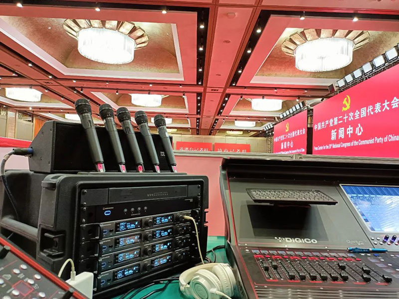 鐵三角5000系列無線系統(tǒng)設(shè)備照片